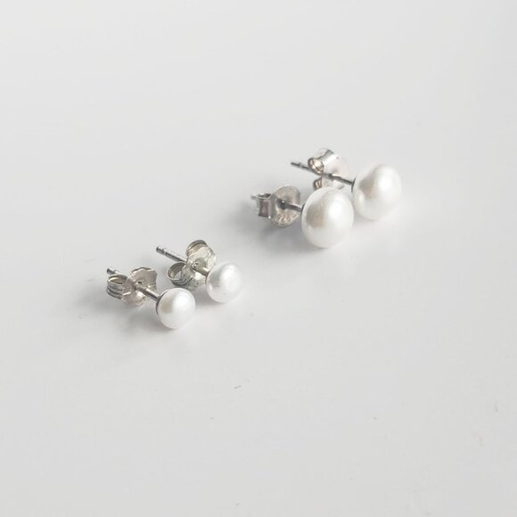 Two pairs of sterling silver matching pearl earrings - Picture 11 of 11